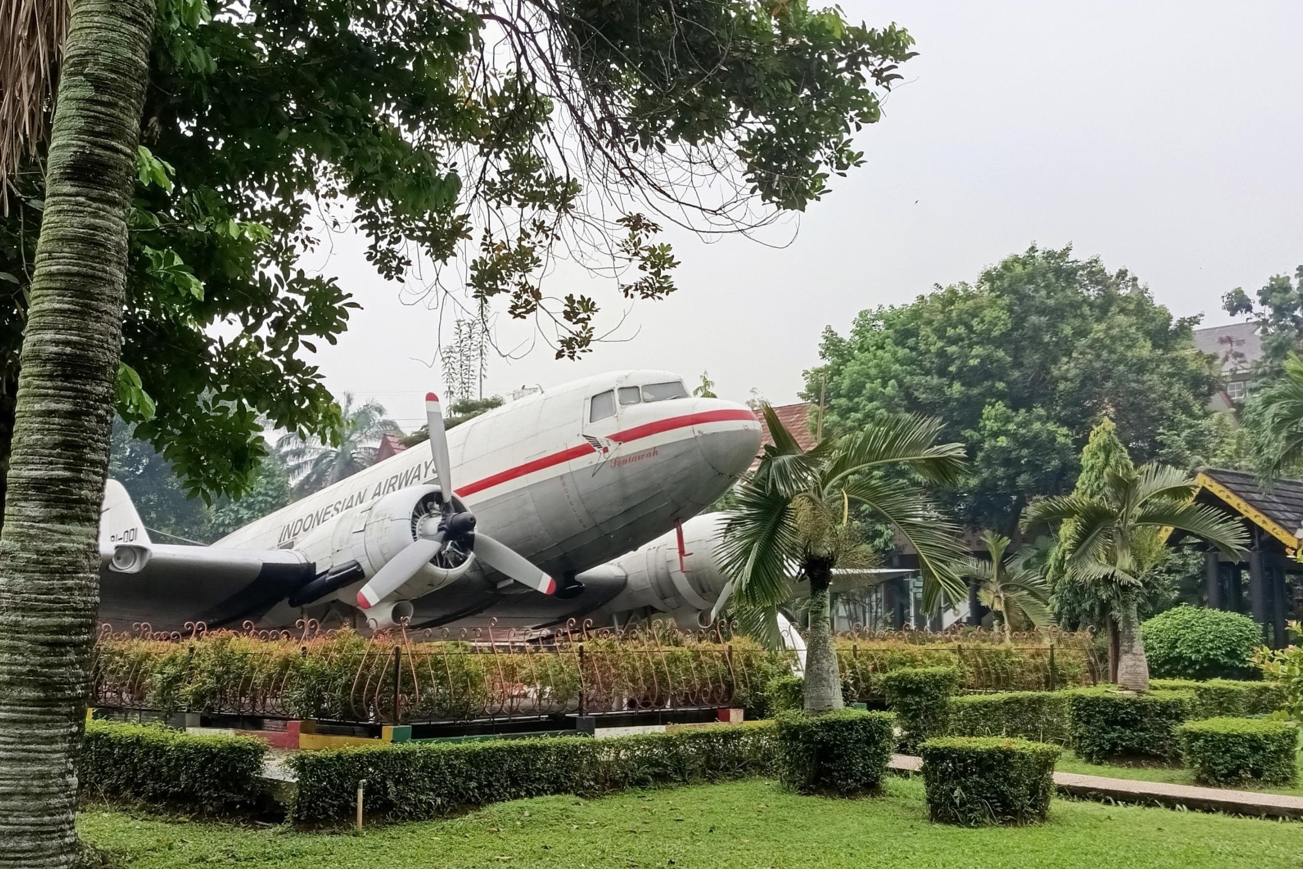 Pesawat RI-001