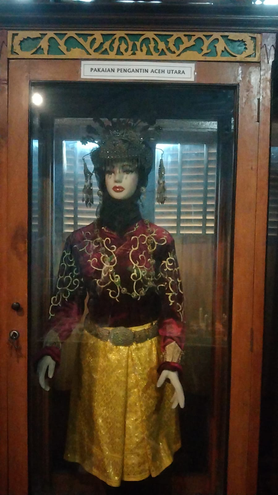 Pakaian Adat